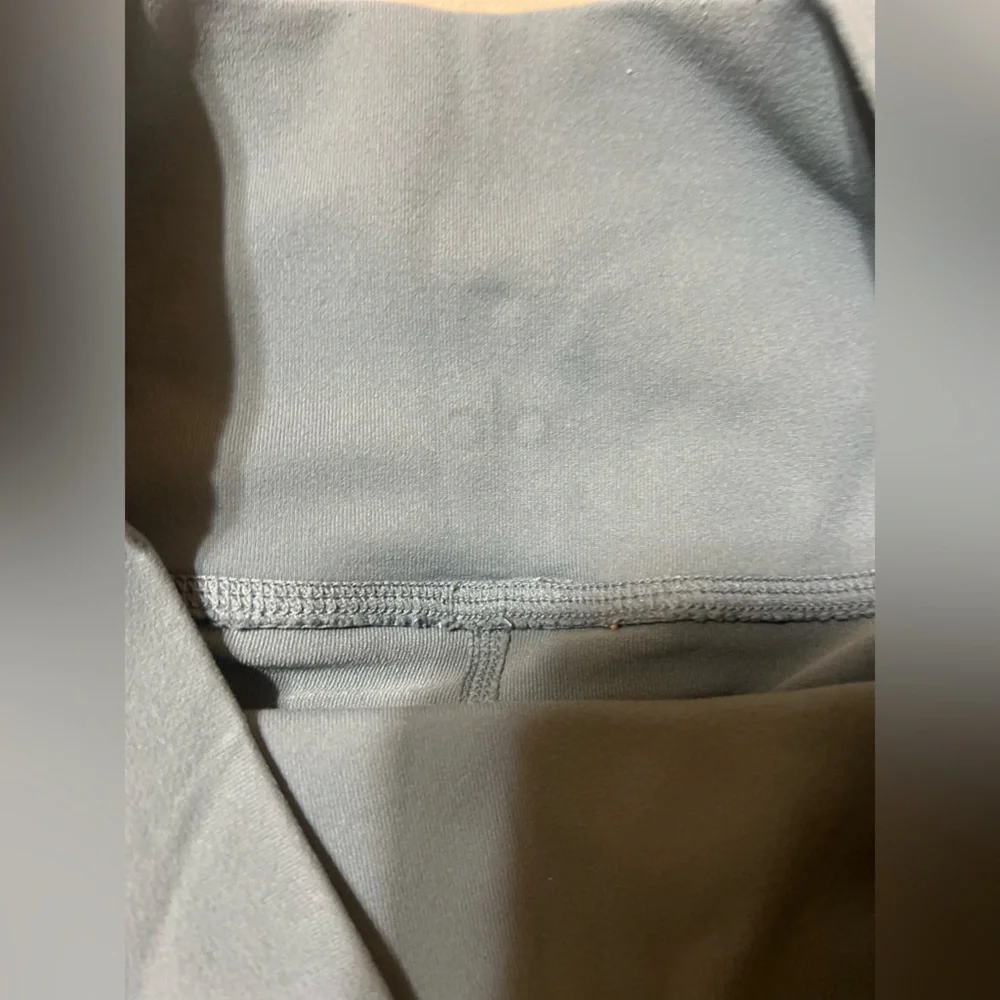 ALO High Rise Leggings - Picture 2 of 4